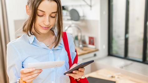 A woman going branchless by using her mobile app